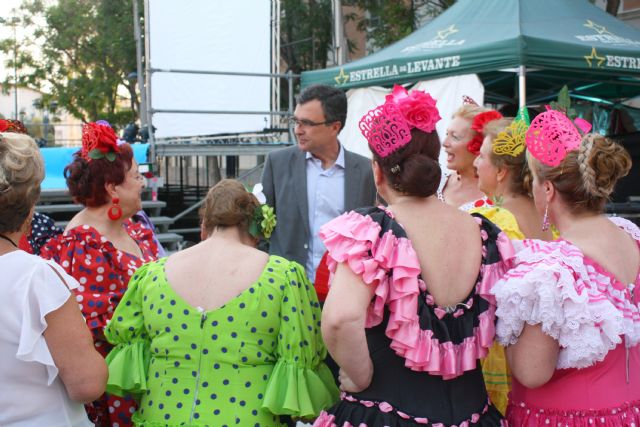 El Alcalde asiste a la Noche de Teatro de las fiestas del Barrio de El Carmen - 2, Foto 2