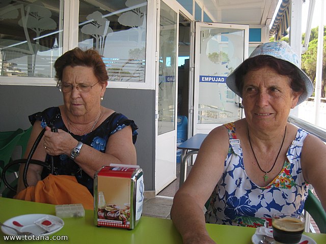 Comienzan los viajes a la Playa de la Cala del Pino (La Manga) organizados por el Centro de Personas Mayores - 1