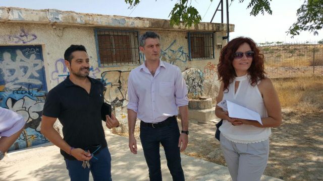 Podemos visita el IES SANJE para denunciar la profunda depresión en la que se encuentra el centro - 1, Foto 1