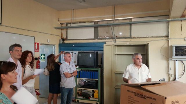 Podemos visita el IES SANJE para denunciar la profunda depresión en la que se encuentra el centro - 2, Foto 2