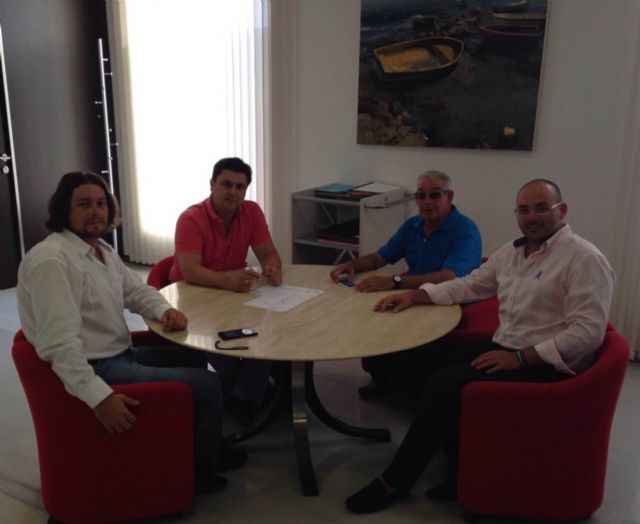 Vuelve la cucaña a las fiestas de Santiago de la Ribera - 1, Foto 1