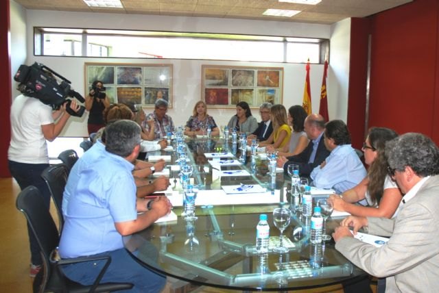 Violante Tomás destaca que la colaboración entre el Gobierno regional y las ONG será el motor de cambio de la sociedad - 1, Foto 1