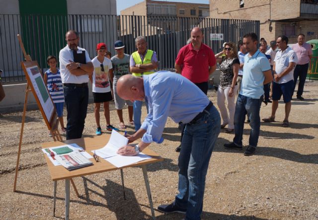 Colocada la primera piedra de la pista polideportiva del barrio del Carmen de Las Torres de Cotillas - 1, Foto 1