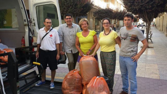 Ciudadanos hace entrega de la ropa recogida en la campaña organizada por C´s Lorca y Cruz Roja - 1, Foto 1