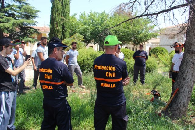 Voluntarios de Protección Civil y jardineros reciben un curso de manejo de motosierras - 1, Foto 1