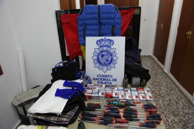 Detenidos por la Policía Nacional por realizar cinco robos con fuerza por el procedimiento del butrón - 2, Foto 2