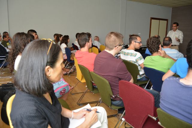 Medio centenar de profesionales y alumnos asisten a un curso de uso eficiente del tractor - 1, Foto 1