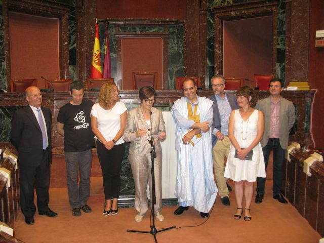La presidenta de la Asamblea invita a los niños saharauis a resolver los problemas a través de la palabra - 1, Foto 1