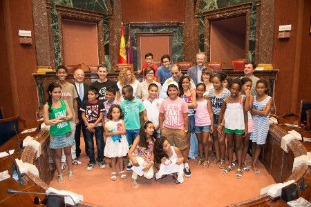 La presidenta de la Asamblea invita a los niños saharauis a resolver los problemas a través de la palabra - 2, Foto 2