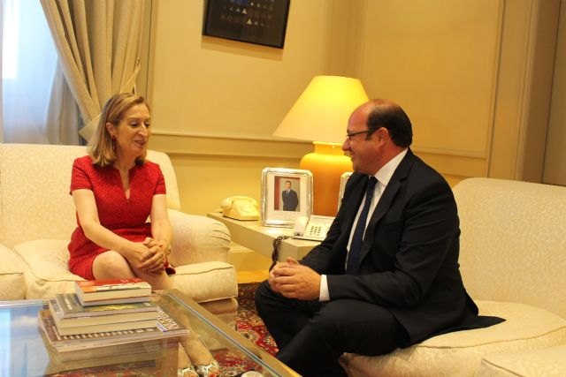 El presidente de la Comunidad y la ministra de Fomento comparten la necesidad de avanzar en las obras prioritarias para la Región - 1, Foto 1