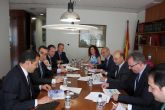 Reunión de los consejeros Andrés Carrillo y Juan Hernández con el economista jefe de España BBVA Research