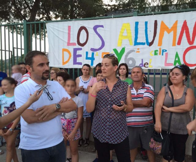 El PSOE exige la ampliación del colegio La Campana que acabe con las condiciones tercermundistas en las que reciben clases sus alumnos - 2, Foto 2