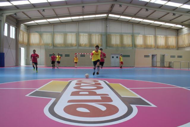 ElPozo ampla la oferta deportiva para sus empleados con dos pistas de pdel y un nuevo pabelln, Foto 1