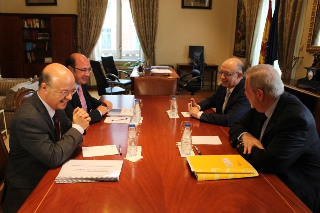 Pedro Antonio Sánchez traslada a Cristóbal Montoro la necesidad de una revisión urgente del modelo de financiación, más justo para la Región - 2, Foto 2