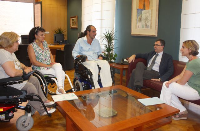 Ballesta garantiza a Aspaym que seguirá contando con el apoyo del Ayuntamiento para cumplir su tarea social - 2, Foto 2