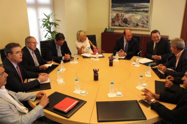 El presidente de la Comunidad acuerda con el sector agrario y regantes la constitución de una mesa de seguimiento del decreto de sequía - 3, Foto 3