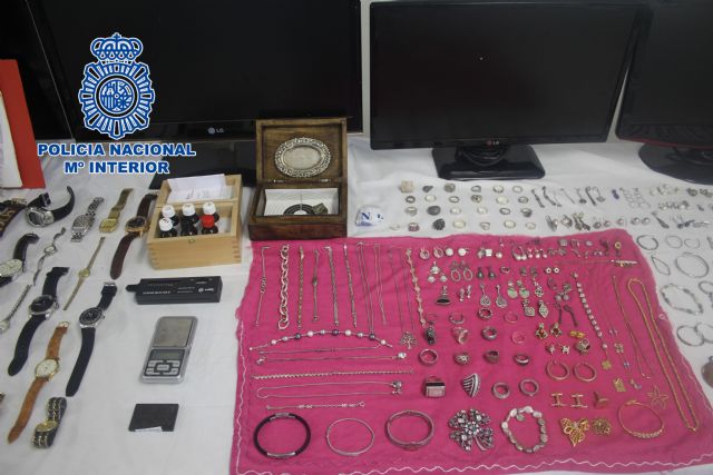 La Policía Nacional desarticula una organización responsable de 24 robos en viviendas de Murcia y Alicante - 1, Foto 1