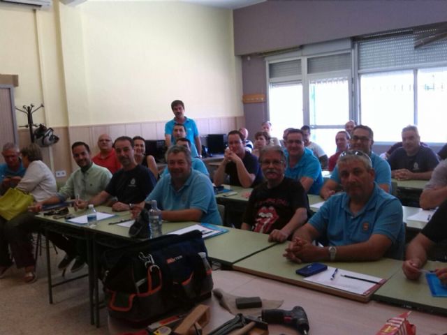 Más de medio centenar de conserjes escolares acuden al curso de reciclaje profesional - 2, Foto 2