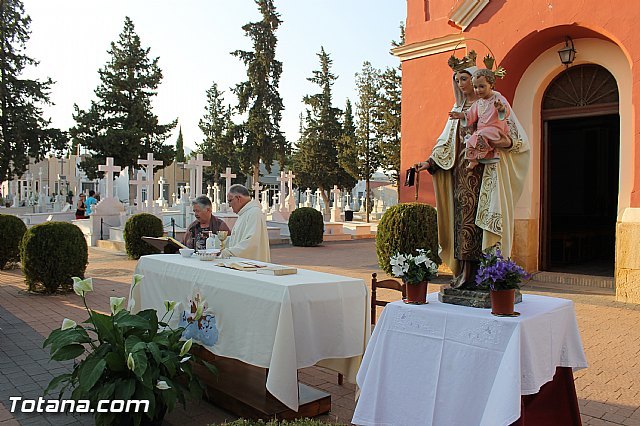 Ayer tuvo lugar la tradicional misa en honor a la Patrona del Cementerio Municipal Nuestra Señora del Carmen - 1, Foto 1