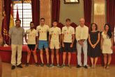 Los ciclistas de 'Pedaladas por la Vega' son recibidos en el ayuntamiento de Murcia