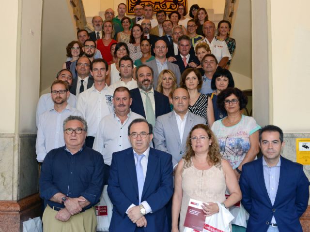 La Universidad de Murcia presenta su oferta de servicios a una treintena de alcaldes y concejales de municipios de la Región
