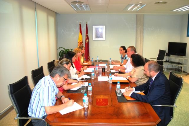 Las consejerías de Familia y de Fomento crean una Comisión Mixta para el impulso de todas las políticas sociales en materia de vivienda - 1, Foto 1