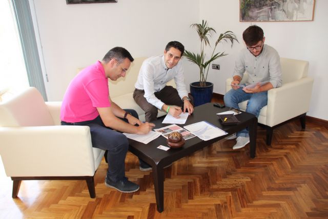 El ayuntamiento de Alhama firma un convenio de colaboracin con la Federacin de Atletismo de la Regin, Foto 1