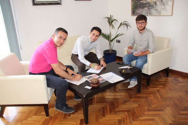 El ayuntamiento de Alhama firma un convenio de colaboracin con la Federacin de Atletismo de la Regin, Foto 2