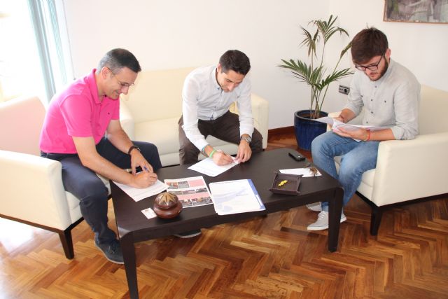 El ayuntamiento de Alhama firma un convenio de colaboracin con la Federacin de Atletismo de la Regin, Foto 3
