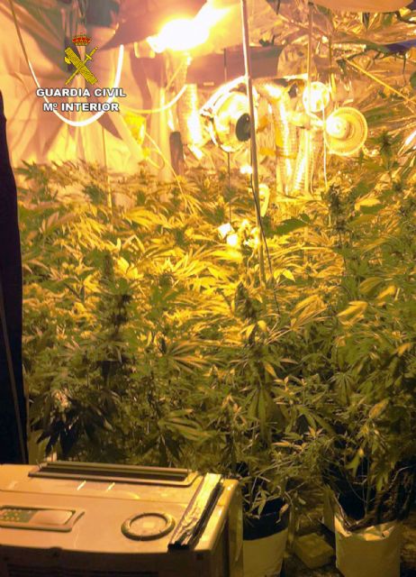 La Guardia Civil detiene a una persona relacionada con la detención ilegal de una joven y el tráfico de drogas - 1, Foto 1