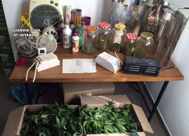 La Guardia Civil detiene a una persona relacionada con la detención ilegal de una joven y el tráfico de drogas - 2, Foto 2