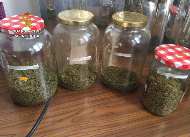 La Guardia Civil detiene a una persona relacionada con la detención ilegal de una joven y el tráfico de drogas - 3, Foto 3