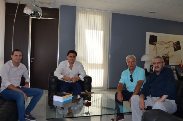 El Alcalde recibió a la nueva directiva del Santiago de la Ribera F.C - 1, Foto 1