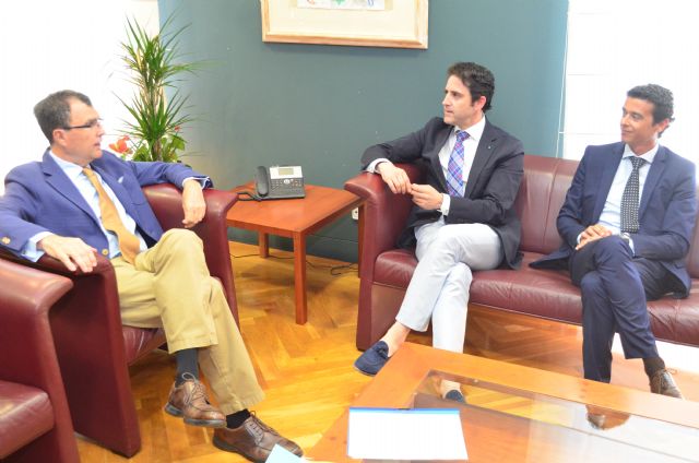 El decano del Colegio de Ingenieros Técnicos Industriales y el Alcalde de Murcia analizan la optimización de los procesos telemáticos que aceleren la apertura de negocios y empresas en el municipio - 1, Foto 1