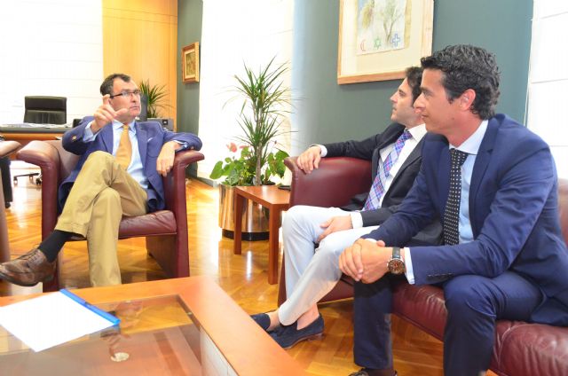 El decano del Colegio de Ingenieros Técnicos Industriales y el Alcalde de Murcia analizan la optimización de los procesos telemáticos que aceleren la apertura de negocios y empresas en el municipio - 2, Foto 2