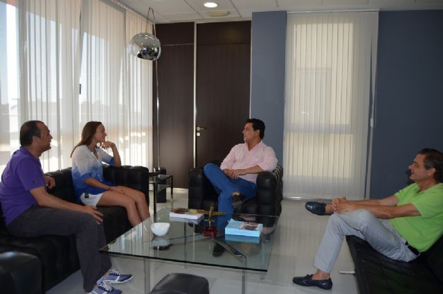 El Alcalde recibe a la joven nadadora de San Javier Carmen San Nicolás tras sus recientes logros en el Campeonato de España y en los I Juegos Europeos - 2, Foto 2