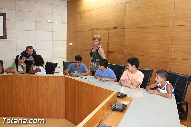 Autoridades municipales realizan una recepcin institucional a los siete niños saharauis acogidos este verano por familias de Totana - 7