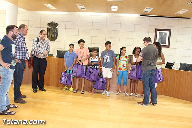 Autoridades municipales realizan una recepcin institucional a los siete niños saharauis acogidos este verano por familias de Totana - 17