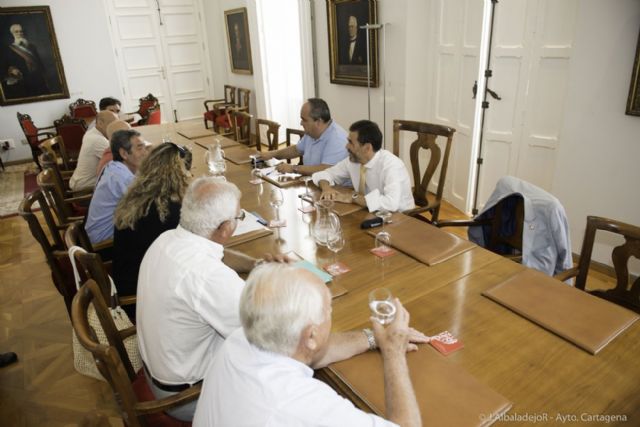 El alcalde toma nota de las demandas de los vecinos - 3, Foto 3