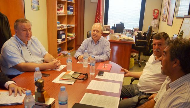 Reunión del consejero Francisco Bernabé con el secretario general de UGT - 1, Foto 1