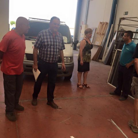 El alcalde y la Concejala de Desarrollo Econmico y Presidenta de PROINVITOSA inician una ronda de visitas a empresas del Polgono - 4