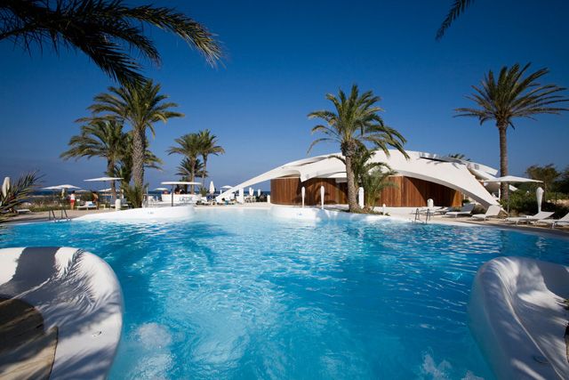 El arquitecto creador del edificio conocido como el OVNI de La Manga ha sido homenajeado en su visita en el 40 aniversario de su obra - 2, Foto 2