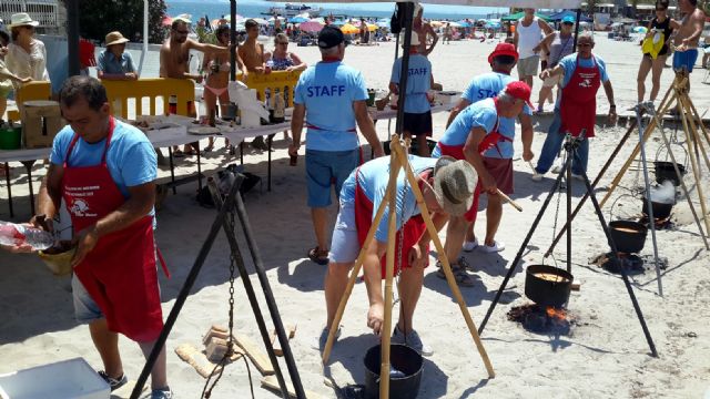 El Día del Caldero vuelve a atraer a cientos de personas en la playa del Pescador - 4, Foto 4
