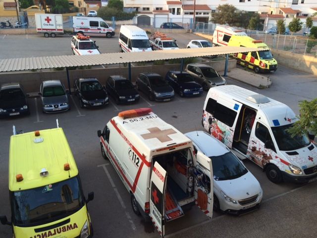Cruz Roja Española colabora con el 061 en la asistencia a 21 personas por intoxicación alimentaria en Águilas - 1, Foto 1