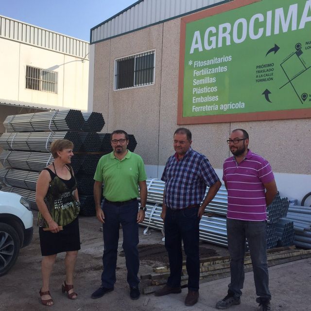 The Mayor and Councillor for Economic Development visited several companies in the "El Saladar", Foto 2