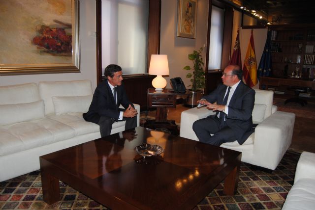 El delegado del Gobierno mantiene su primera reunión de trabajo con el presidente de la comunidad autónoma - 1, Foto 1