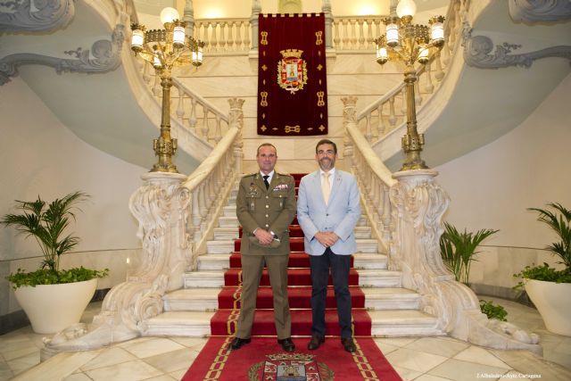 El Coronel Jefe de Artillería visita el Palacio Consistorial - 2, Foto 2