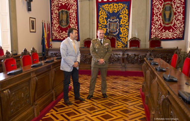 El Coronel Jefe de Artillería visita el Palacio Consistorial - 4, Foto 4