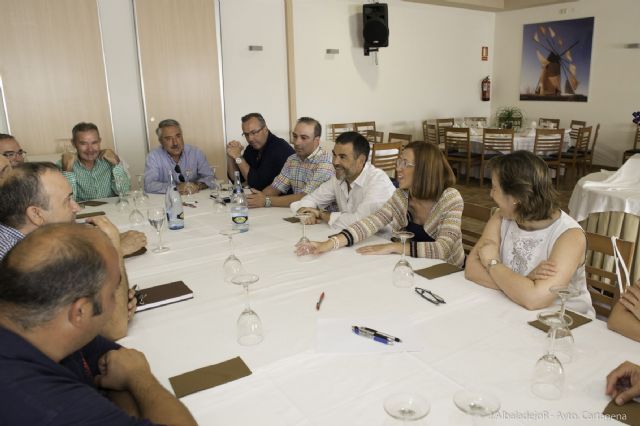 El alcalde y la vicealcaldesa escuchan las necesidades del Polígono Los Camachos - 1, Foto 1