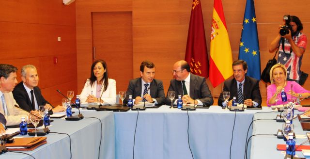 El secretario de Estado de Medio Ambiente ha asistido hoy en Murcia a la reunión de la Mesa del Agua para analizar el problema de la sequía, Foto 2